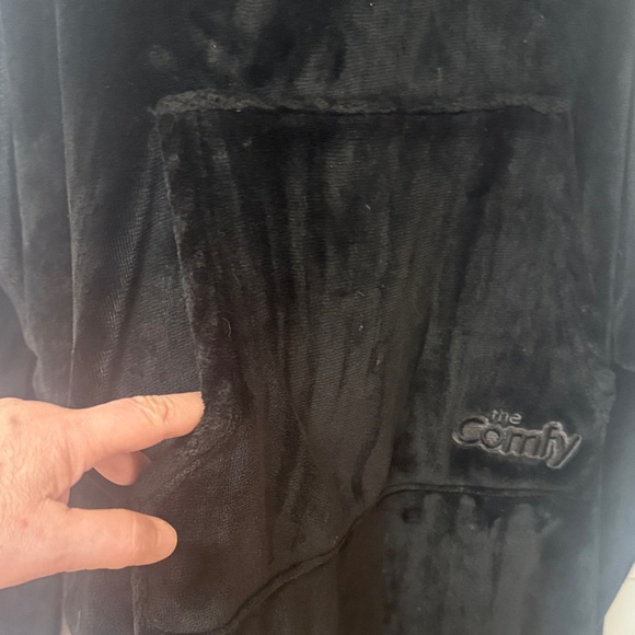 The Comfy Black Plush Robe - Picture 3 of 8